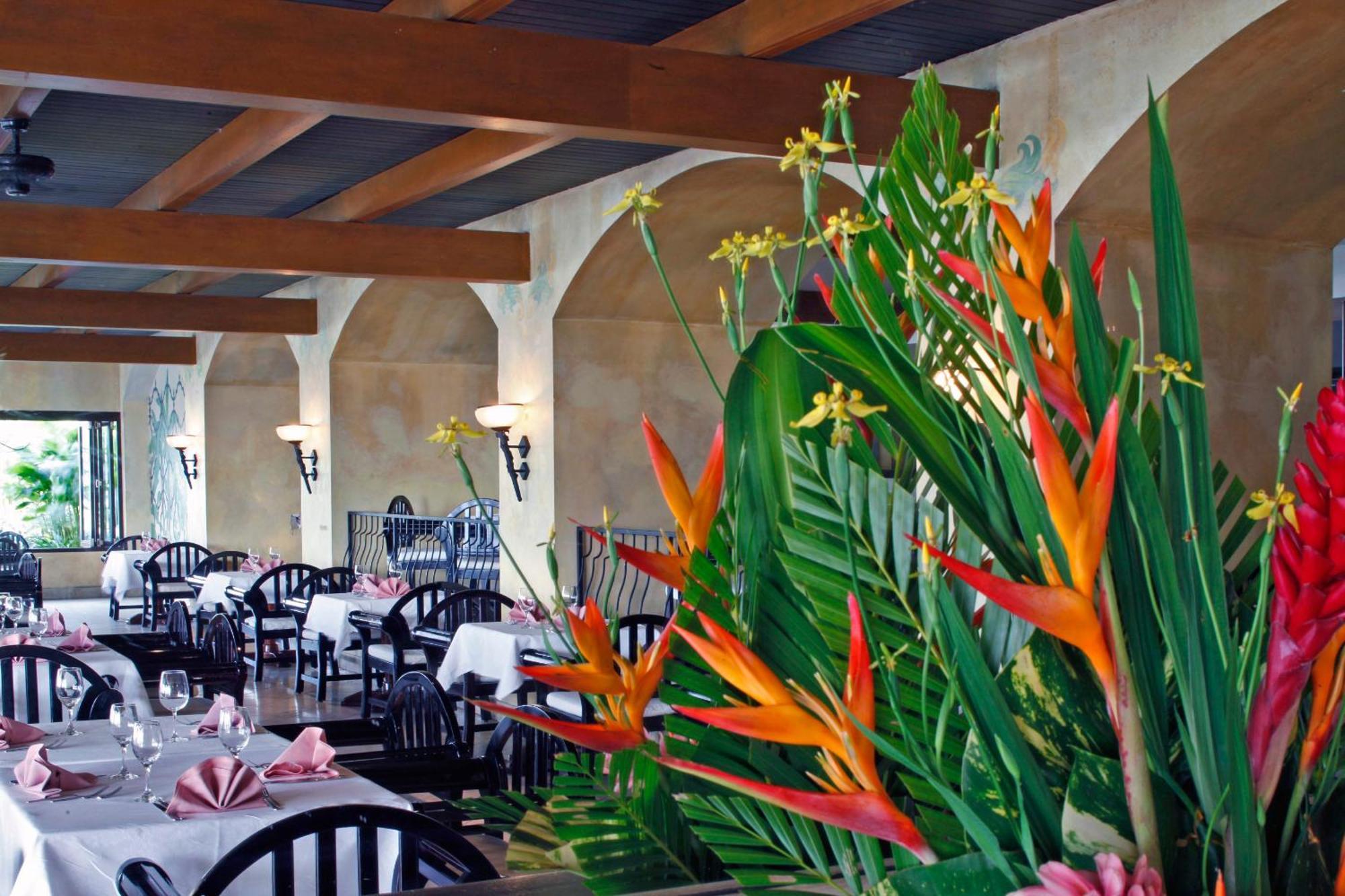 The Warwick Fiji Hotell Korolevu  Exteriör bild Interior of the restaurant