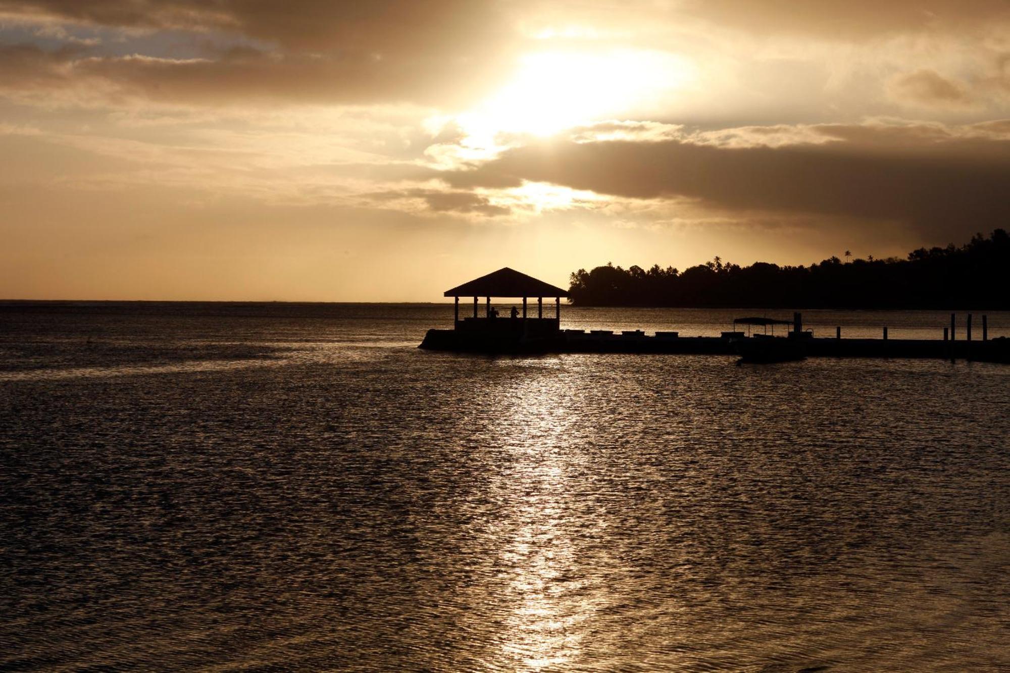 The Warwick Fiji Hotell Korolevu  Exteriör bild Sunset at the beach