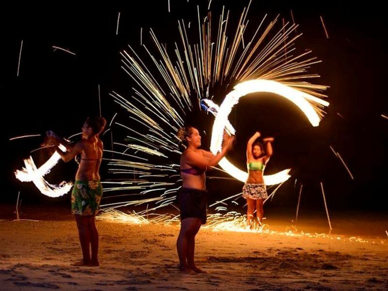 The Warwick Fiji Hotell Korolevu  Exteriör bild Luau performers